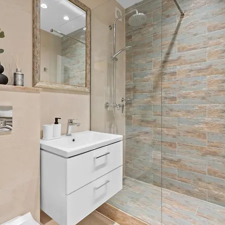 Rentforcomfort Penthouse Romana