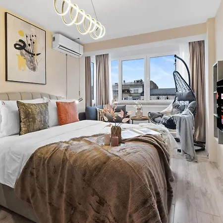 Rentforcomfort Penthouse Romana Daire
