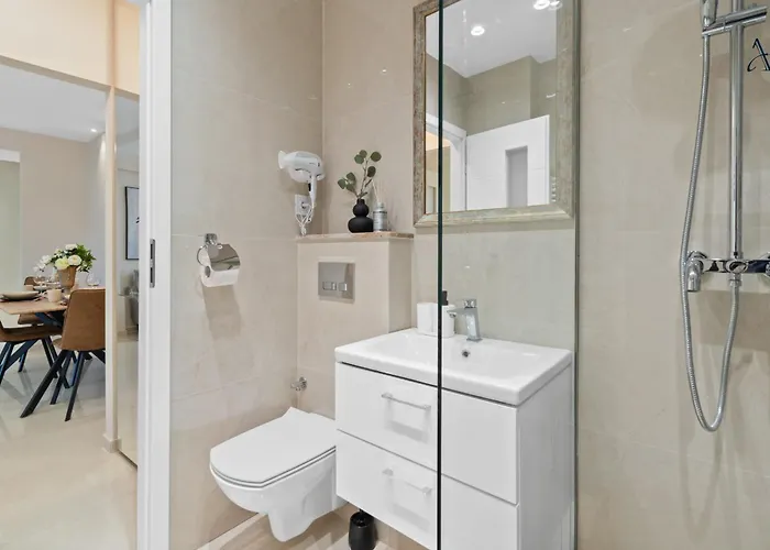 Penthouse Romana 아파트